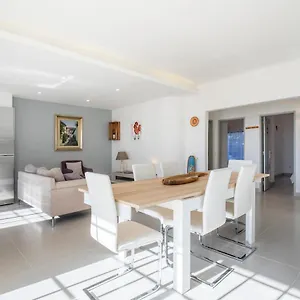 https://beautiful-seaview-2-bedroom-apartment-with-pool.hotelaalgarve.com